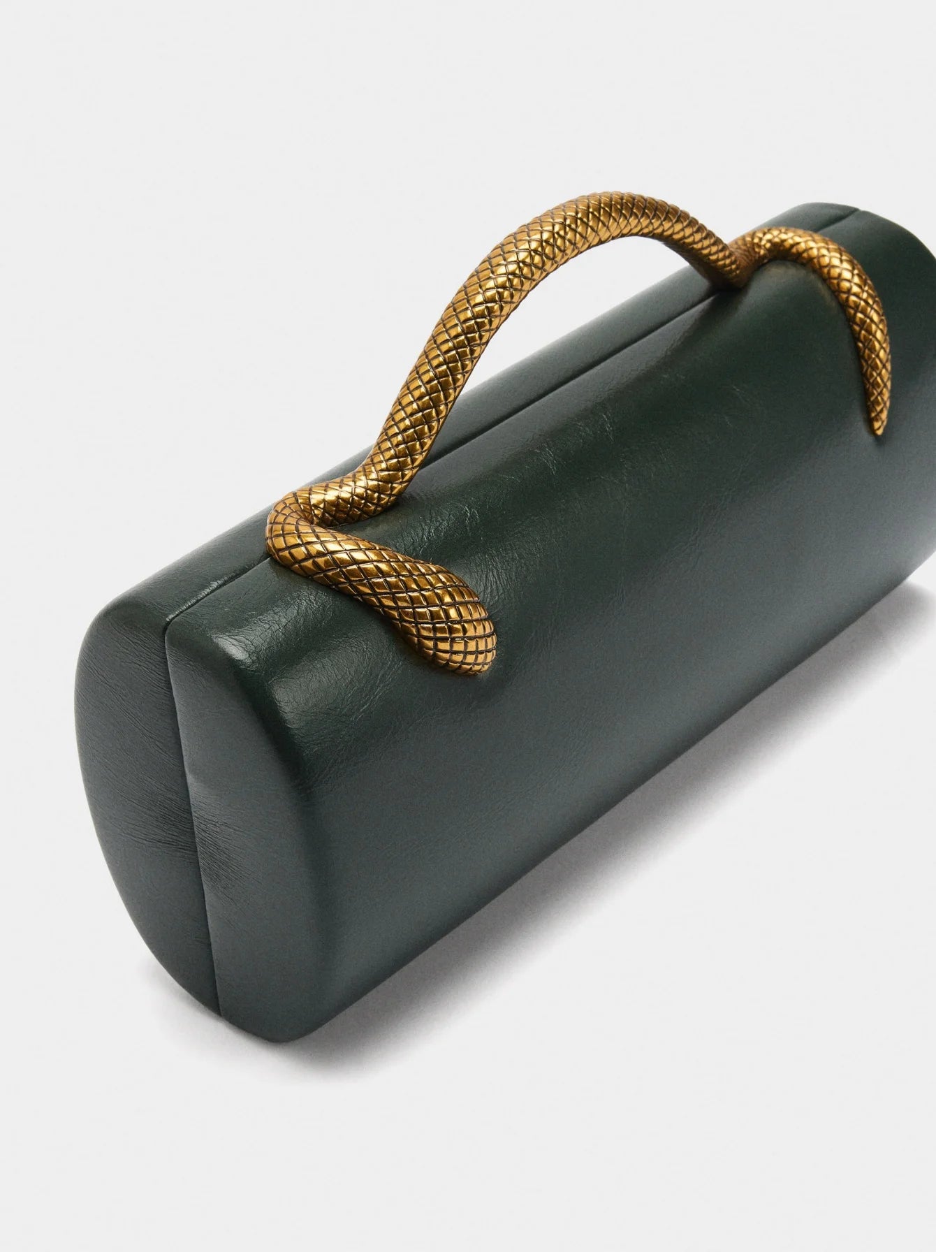 The Évora Barrel Clutch